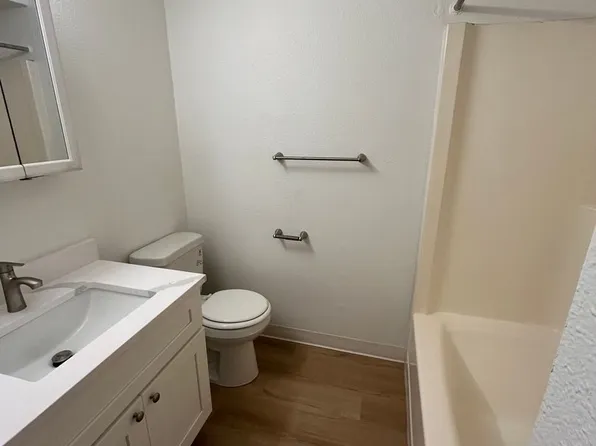 Twin Firs - 1 Bedroom - Lynnwood - Renovated Modern Apartments, 20220-20230 60th Ave W #12, Lynnwood, WA 98036
