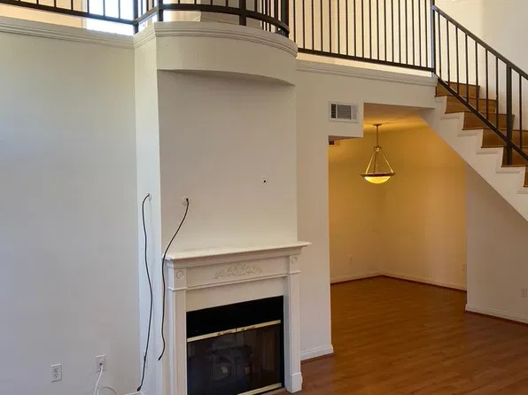 811 N Hayworth Ave APT 202, Los Angeles, CA 90046