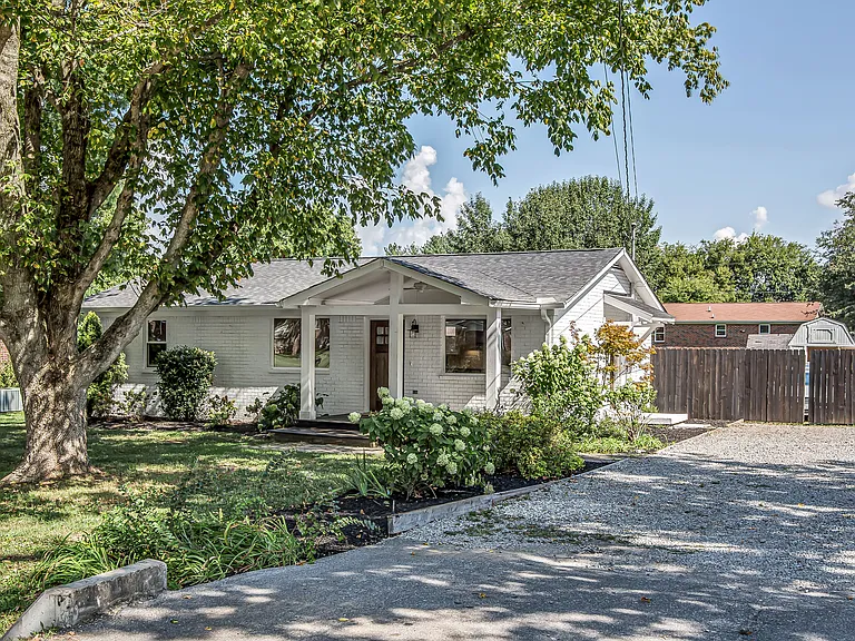 106 Scruggs Ave — Photo 3