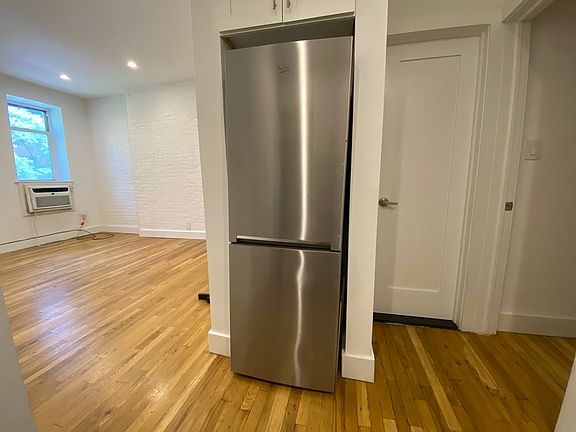 4th image of 1670 3rd Ave #D1