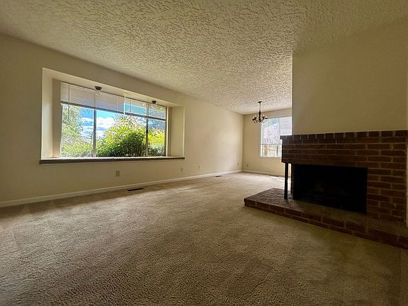5th image of 14204 SE 16th Cir