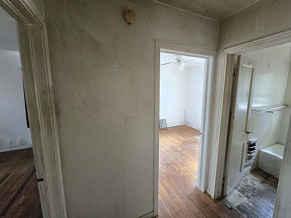 3rd image of 2710 Exeter Dr