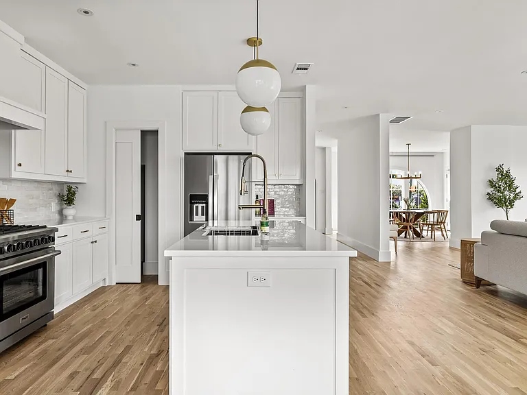 6401 Richmond Ave — Photo 5