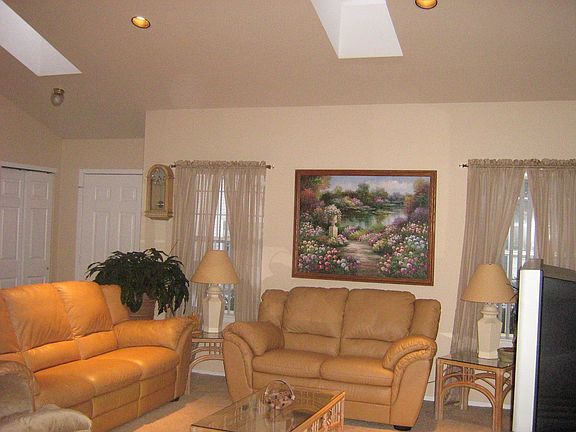 2nd image of 121 Owls Nest Ct