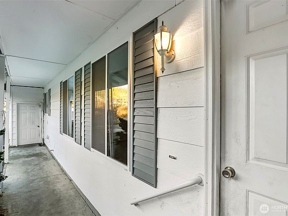 3rd image of 13082 Olalla Valley Road SE