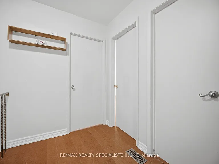 701 Burnhamthorpe Rd #106 — Photo 30