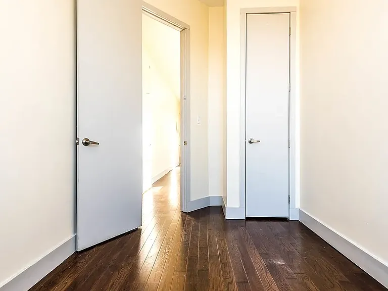 24 Wilson Ave #2L — Photo 6