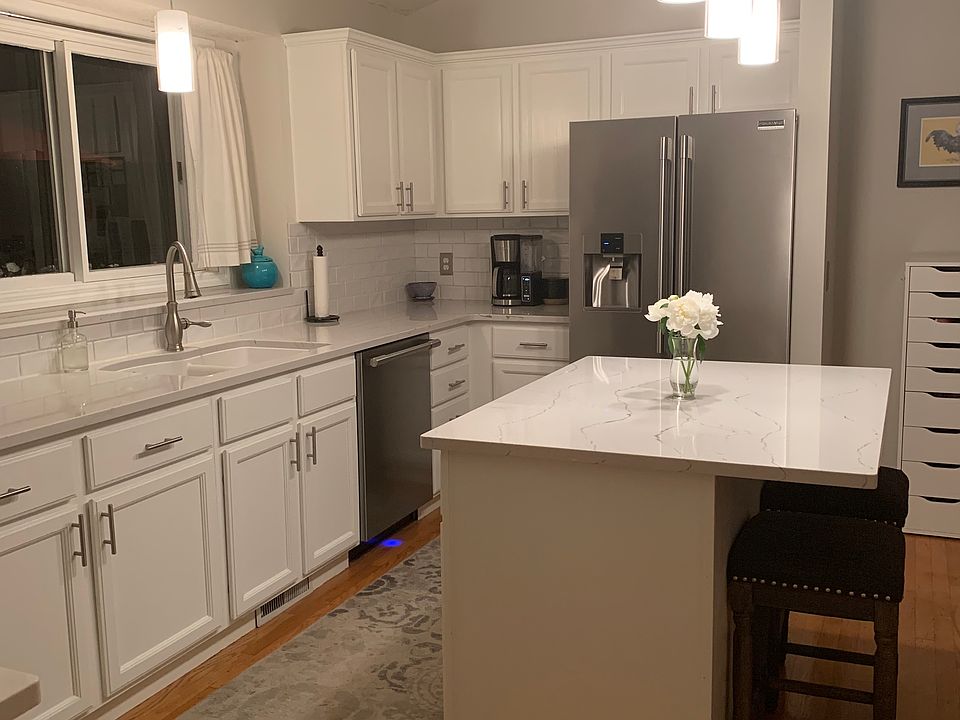 2nd image of 5922 W 134th St