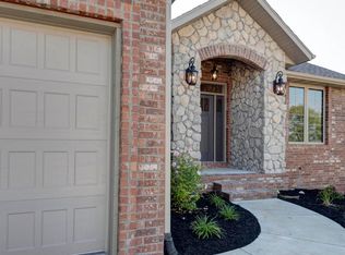 5354 S Twelve Oaks Rd, Springfield, MO 65810