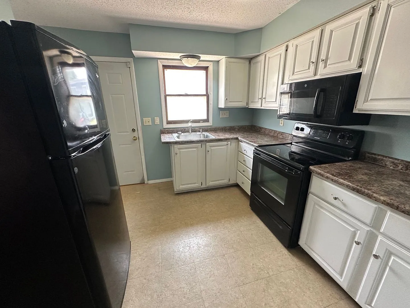 706 Crescent Dr — Photo 4