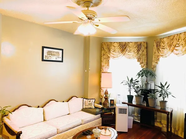 19 Castlegate Rd, Dorchester, MA 02121