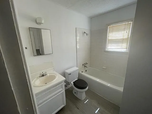 2703 Stetson Ave #2703 STETSON AVENUE — Photo 2