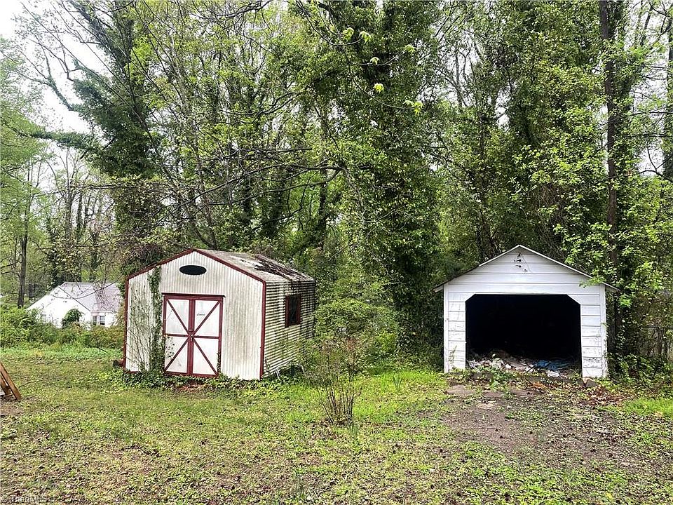 2nd image of 1218 Maiden Ln