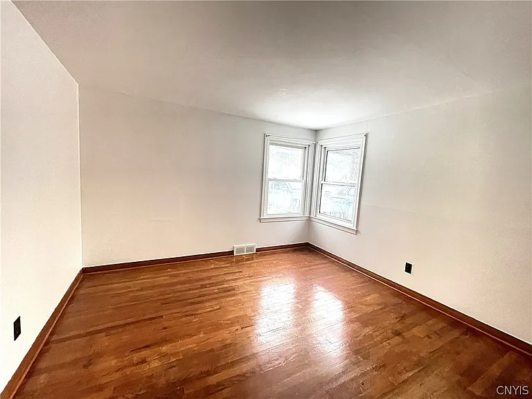 121 Wadsworth Rd — Photo 12