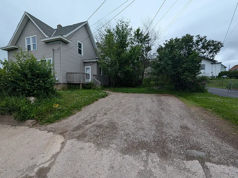 818 N 6th Ave E — Photo 15