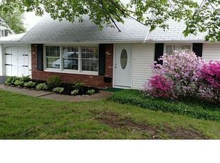 50 Tinsel Rd, Levittown, PA 19056