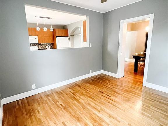 4th image of 1543 Hall Ave
