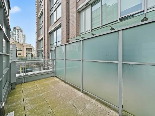 1283 Howe St #503, Vancouver, BC V6Z 0E3