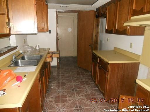 4th image of 1122 Longmont St