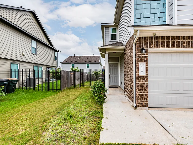 7117 Dancing Wind Ln — Photo 24