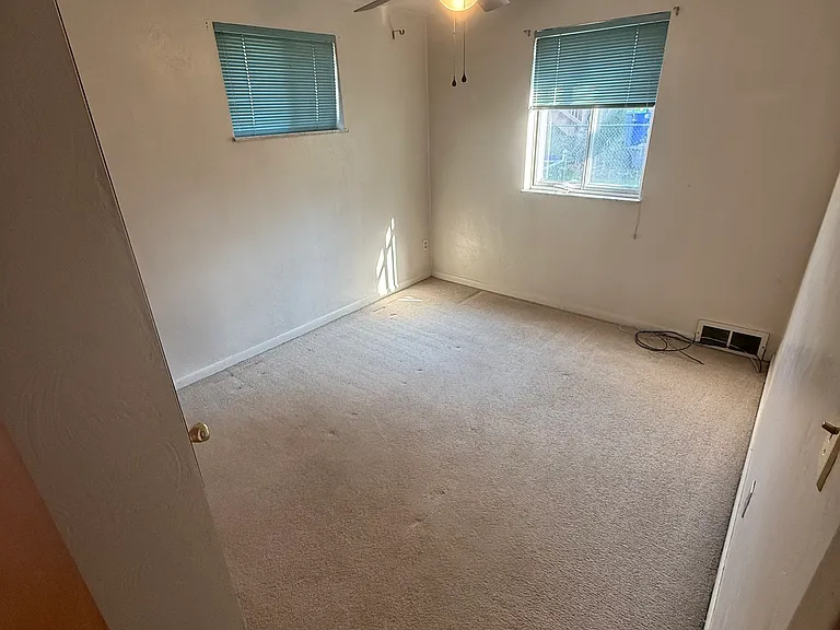 903 Chester Ave #1 — Photo 4