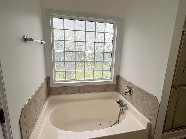 608 Cheltenham Dr — Photo 13