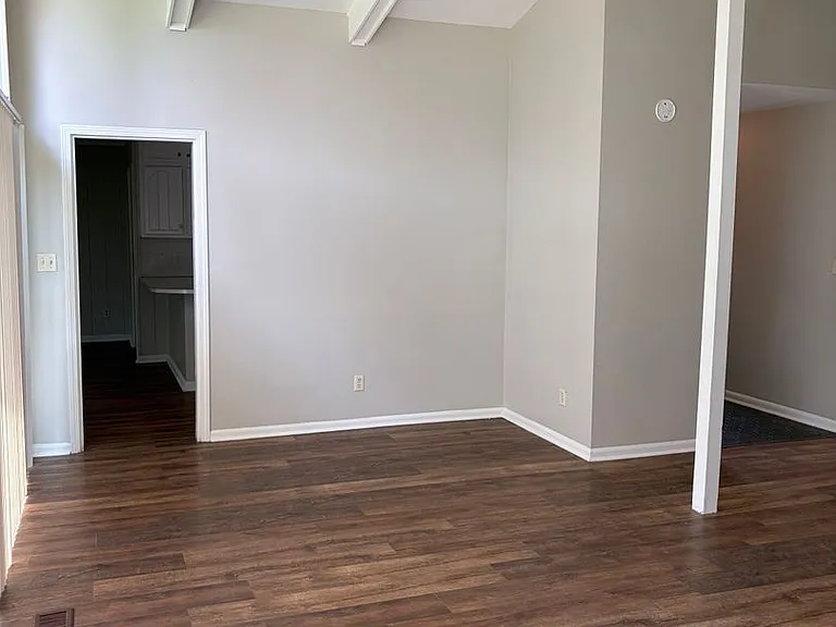 933 Garrett Dr — Photo 9