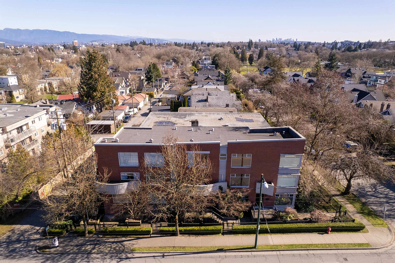 999 W 20th Ave photo 1