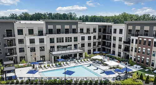Luxe 360 on Centerpointe Photo 1