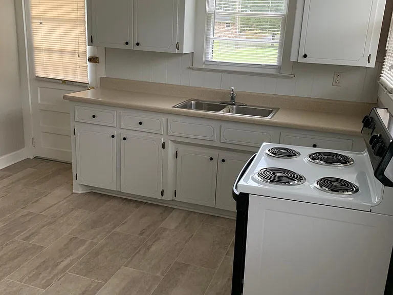 302 Forestview St — Photo 8