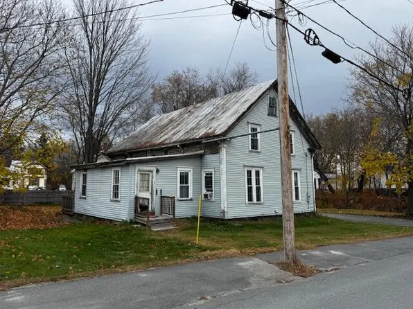 11 Summer Street, Skowhegan, ME 04976