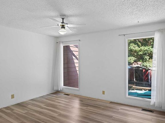 5th image of 558 S Whitehill Pl NE