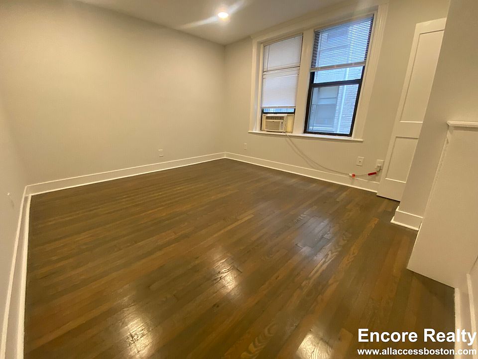 2nd image of 19 Peterborough St APT 6