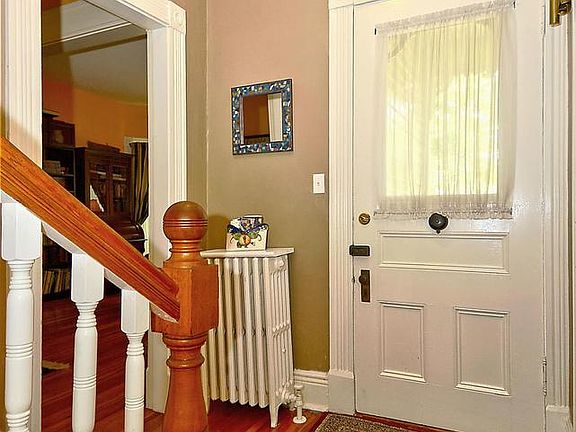 4th image of 14 Brookletts Ave