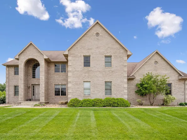 3022 Waterbury Dr, Cedar Falls, IA 50613