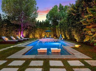 22900 Hatteras St, Woodland Hills, CA 91367