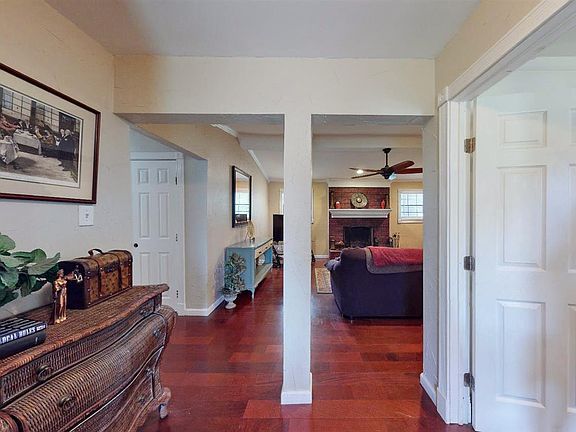 3rd image of 6424 Bel Air Dr