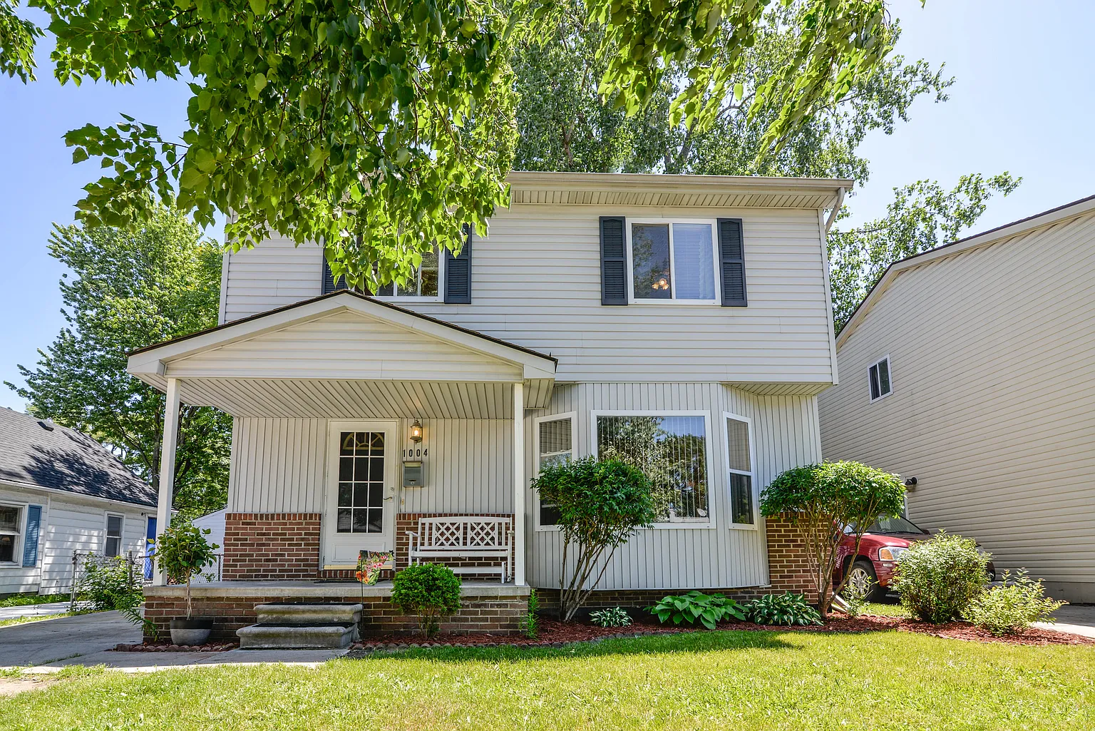 1004 E Granet Ave photo 1