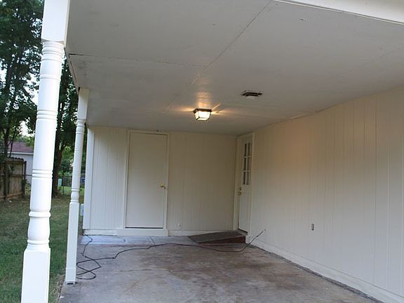 4th image of 2635 Meadowbrook Dr