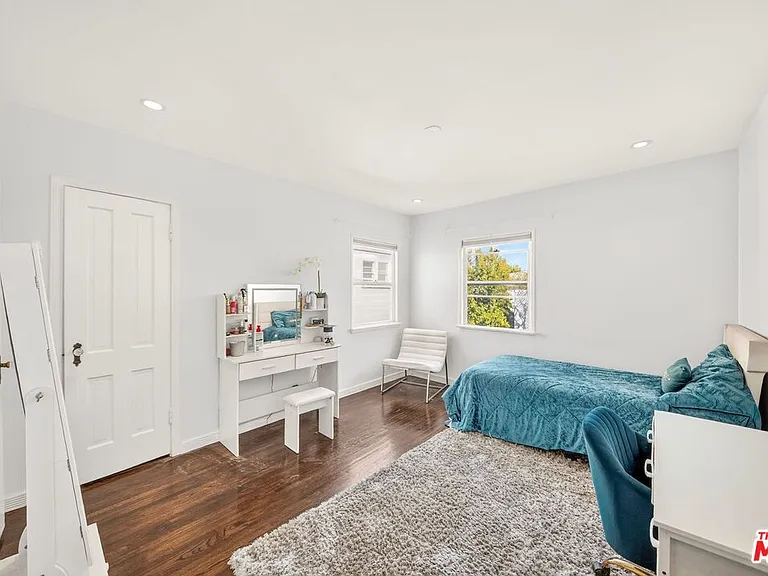 9928 Robbins Dr — Photo 34
