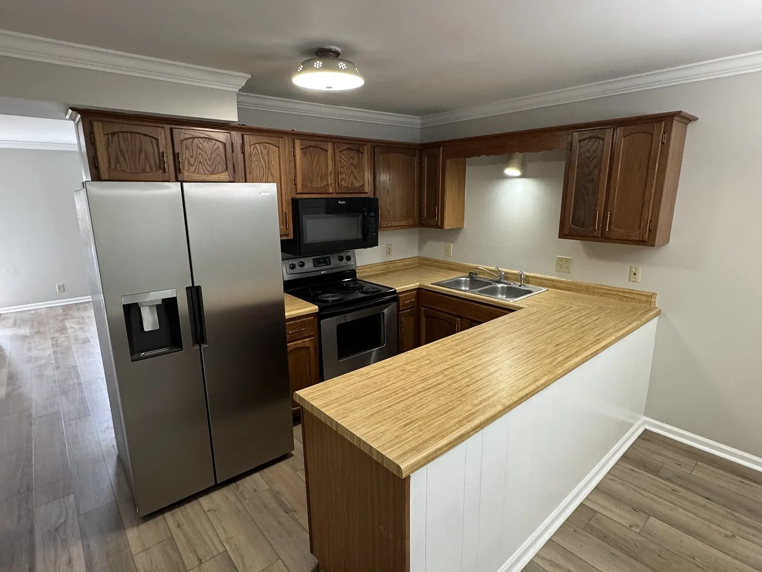 2 bed, 1.5 bath, 1122 sqft, $1,495 — Photo 3