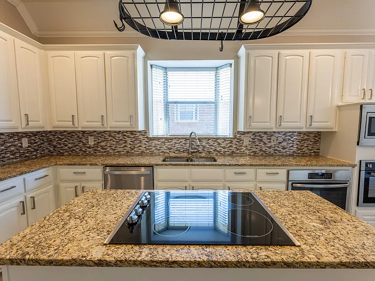 3015 Oak Dr — Photo 12