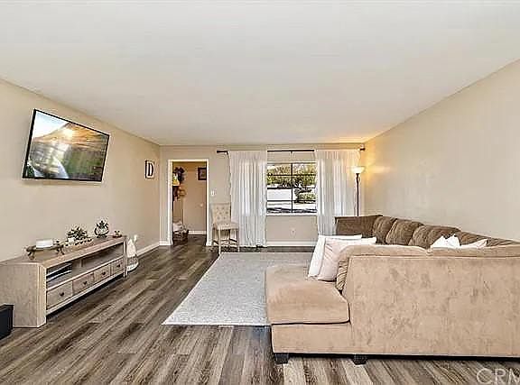 4th image of 758 W Carroll Ave
