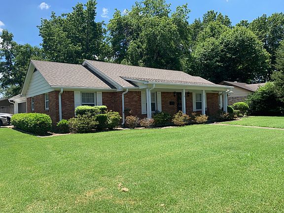 2nd image of 831 Melody Ln