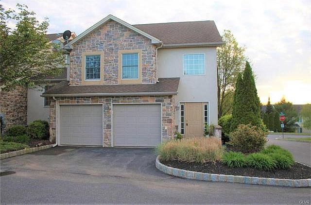 1st image of 1 Holly Ct