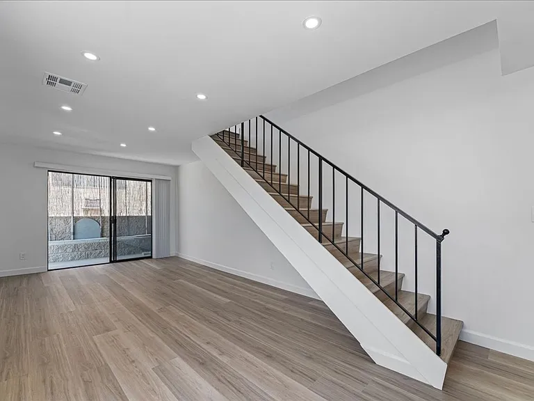 448 W Windsor Rd #6 — Photo 2