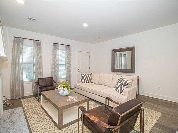 3rd image of 18 Bayard Ln