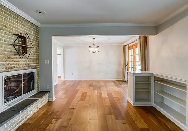 1827 Larchmont Ln — Photo 33