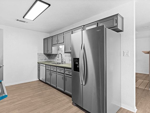 5th image of 3807 Water Oak Dr