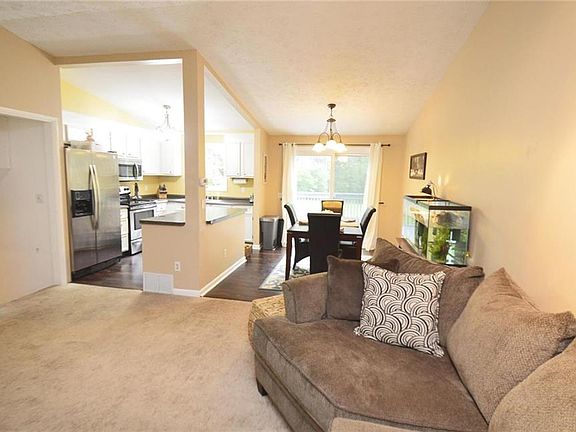 5th image of 1592 Sweetbrier Ln